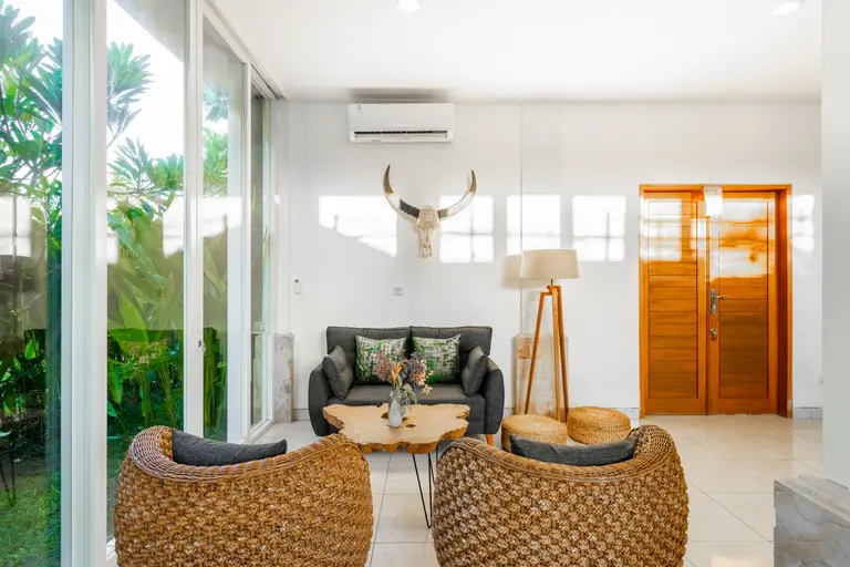 Casa Sweet Lips - 3BR Spacious Villa w/ Pool & Garden, Walk to Beach in Canggu - Image 3