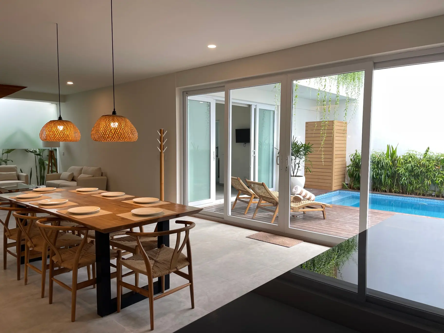 3 BEDROOM MODERN FAMILY HOUSE BERAWA (NEWLY RENOVATED & BRAND NEW FURNITURE)