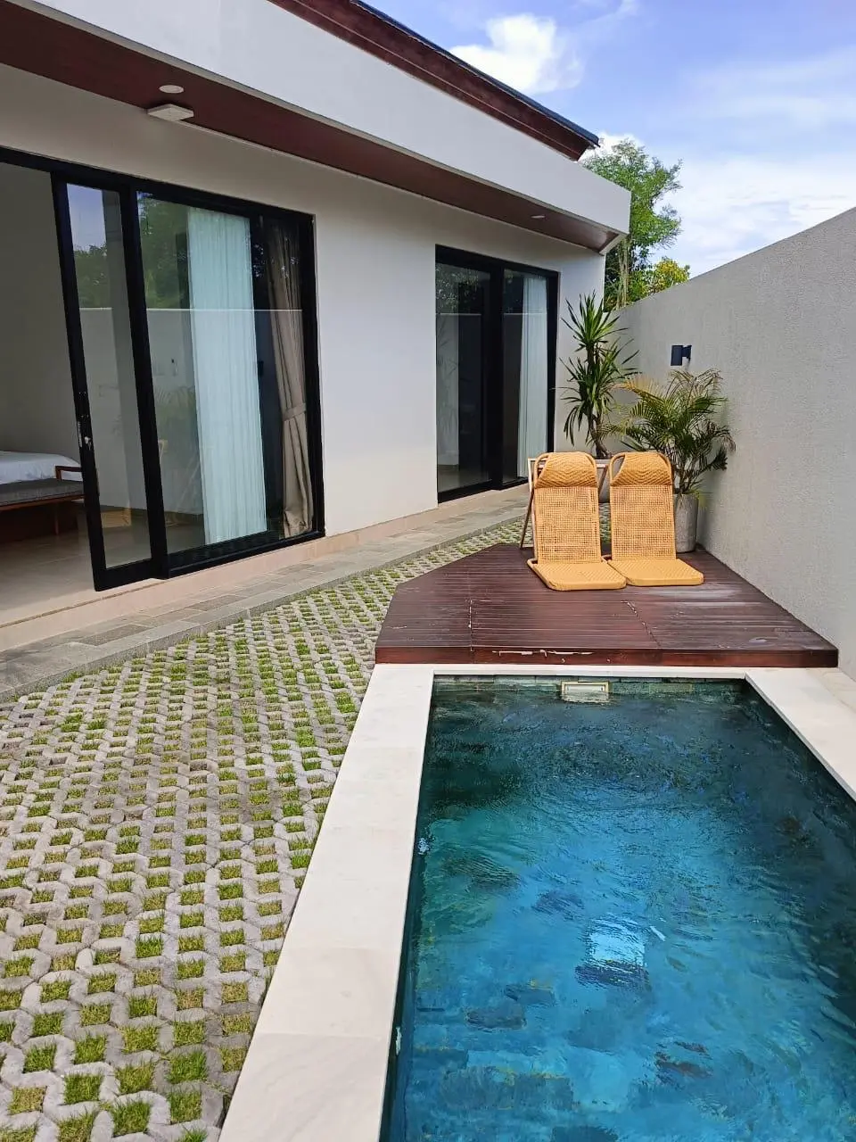 AN 011- FOR RENT NEW MINIMALISH VILLA NUSA DUA WITH PLUNGE POOL