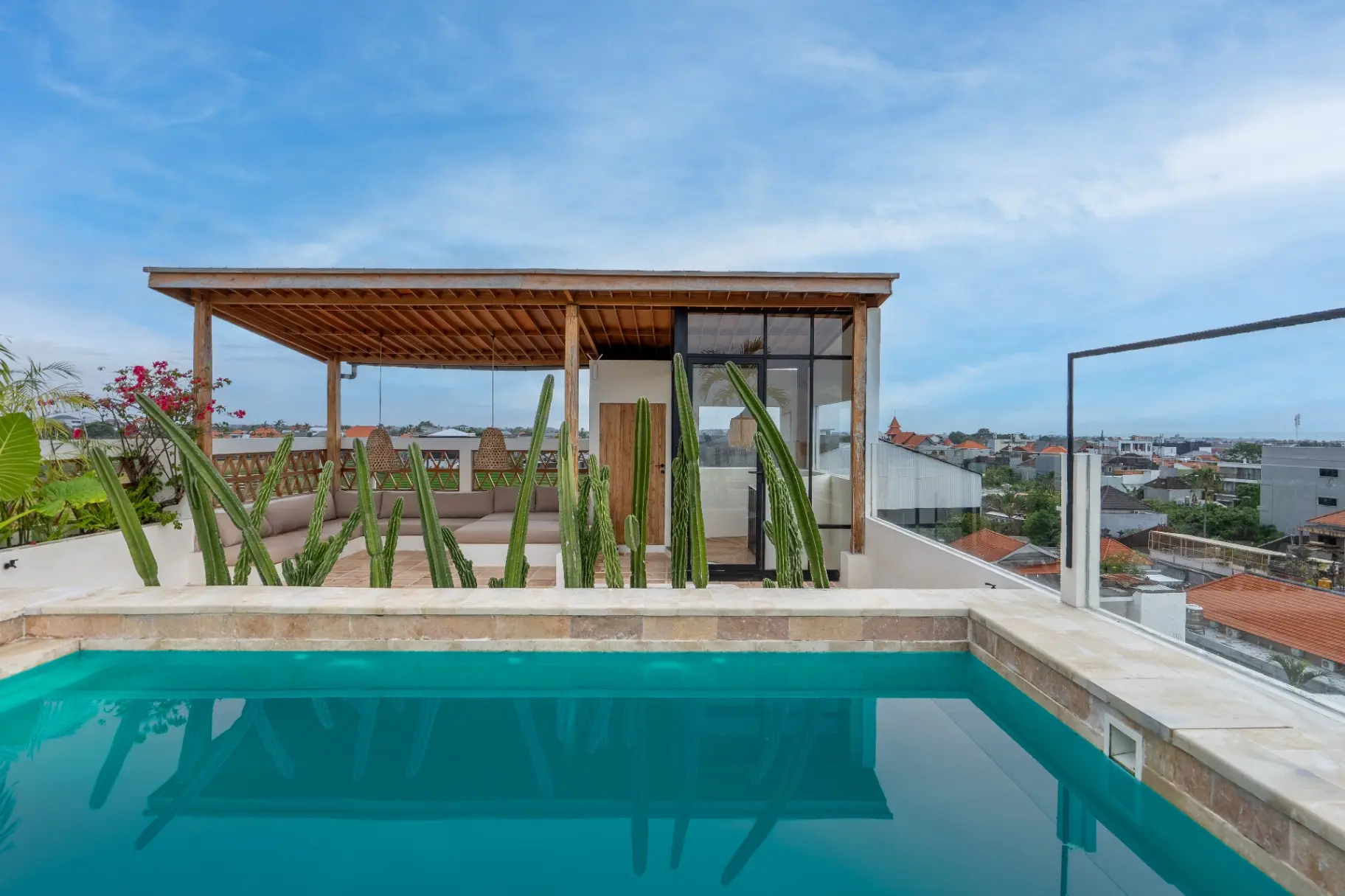 Leo - Luxury 2BR Villa w/ Pool & Spacious Rooftop Lounge