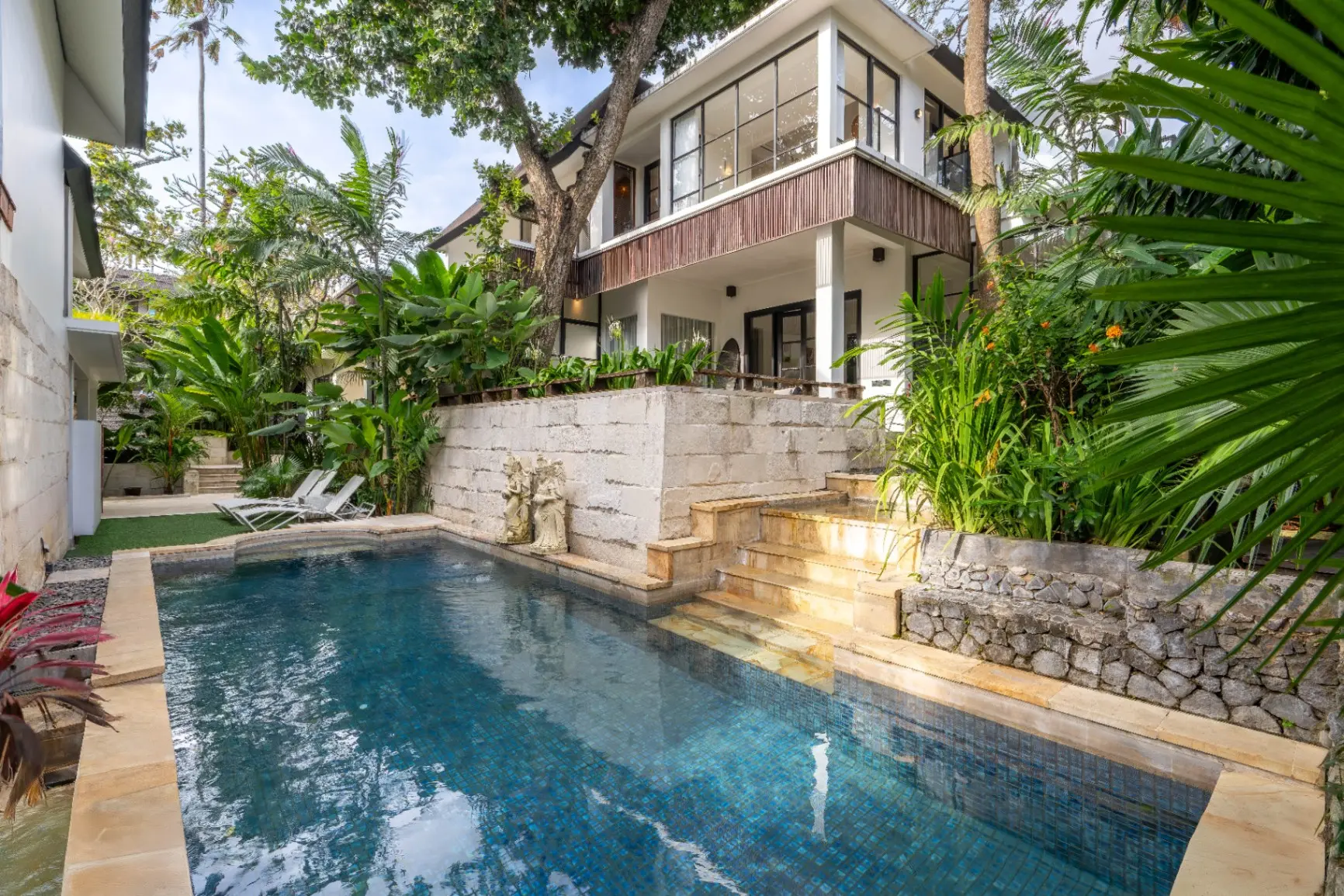 Martini suites 3 - Stylish Suite Umalas w/ Tropical Tub & Pool Access