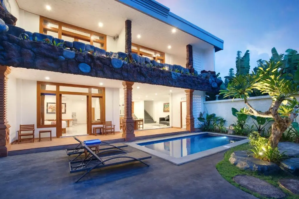 3 BEDROOM VILLA IN CANGGU BATU BOLONG - AF539