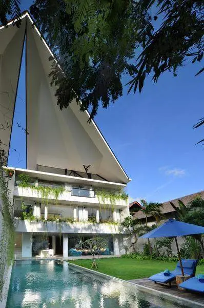 Tojara Villa – Luxury 3-Bedroom Loft-Style Residence in the Heart of Umalas
