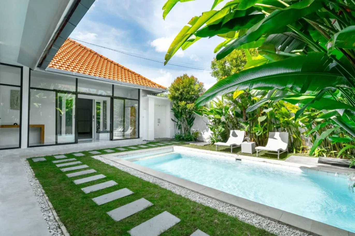 Villa Rental Pererenan Bali - Beautiful 3-Bedrooms Beachside Villa (NA109)