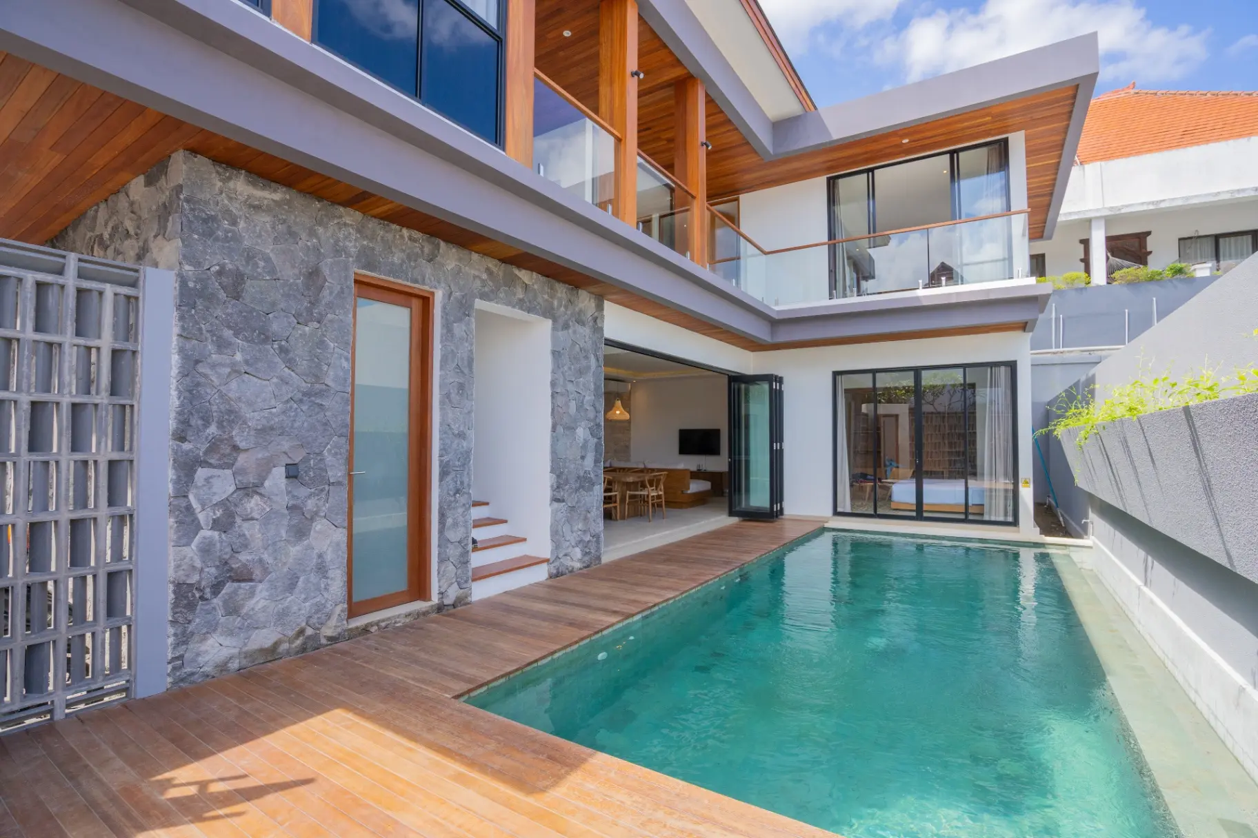 Yoki - Oceanview 2BR Luxe Villa Retreat w/ Pool & Bathtub
