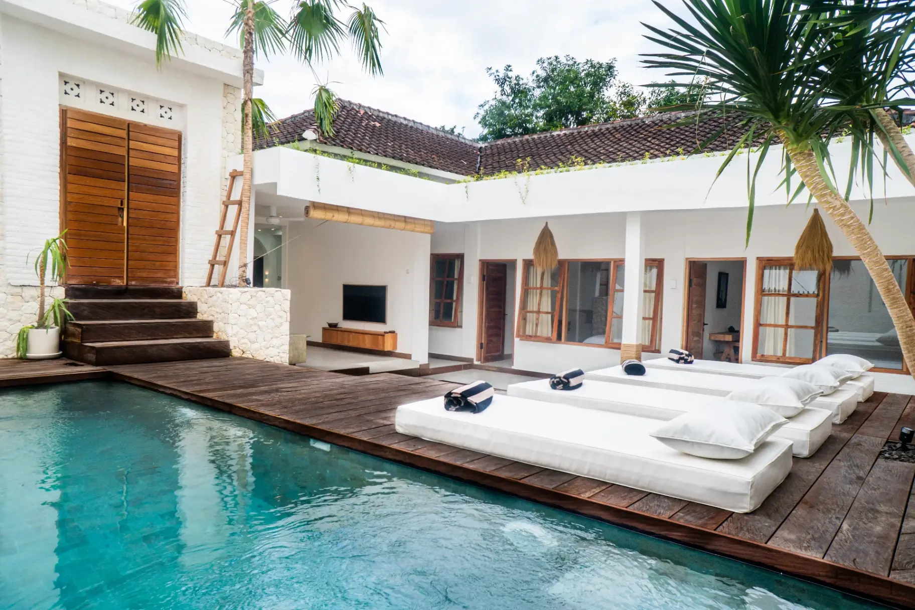 The Stone Nest - 3 Bedrooms private pool villa in Berawa, Canggu