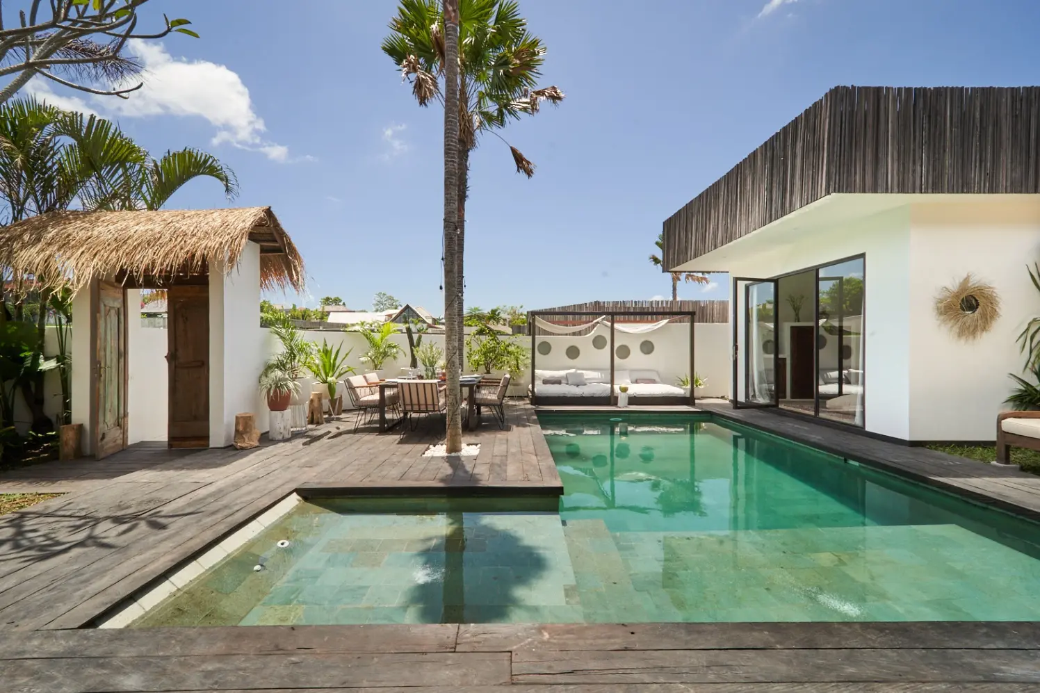 Villa Aetas – Rice Field View Tropical Retreat in Umalas