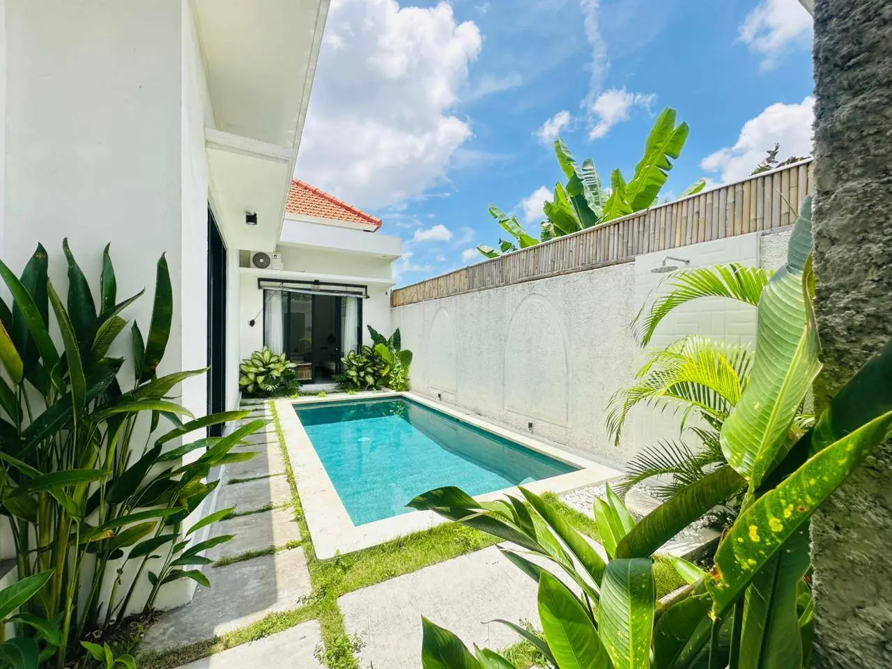 2 BEDROOM VILLA IN PADONAN, IDR 230 MILL/YEAR