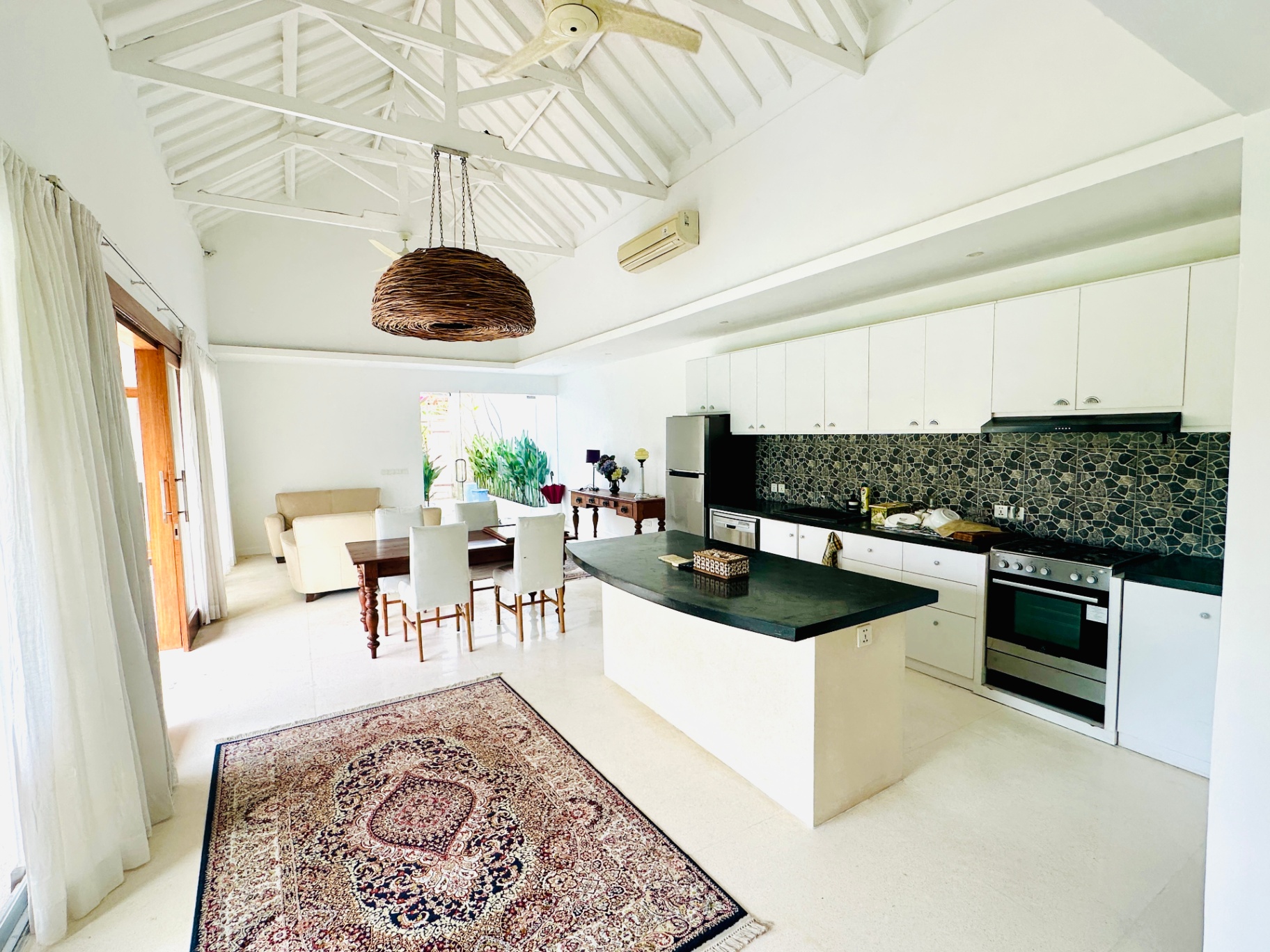 Villa image 2