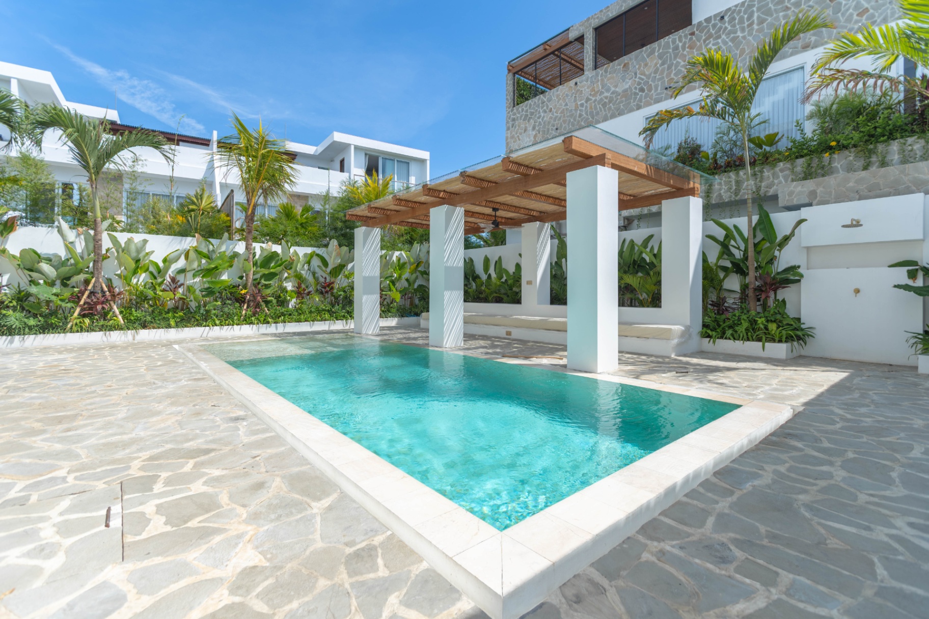 🌴 Triple-Storey Luxury Villa – Ocean Views, Rooftop Bar & Italian Marble Elegan