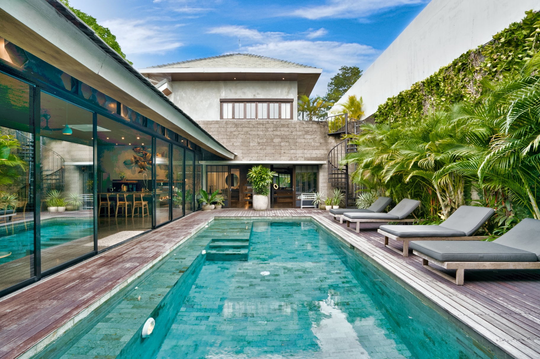 Majestic 5BR Private Villa near Batu Bolong Beach