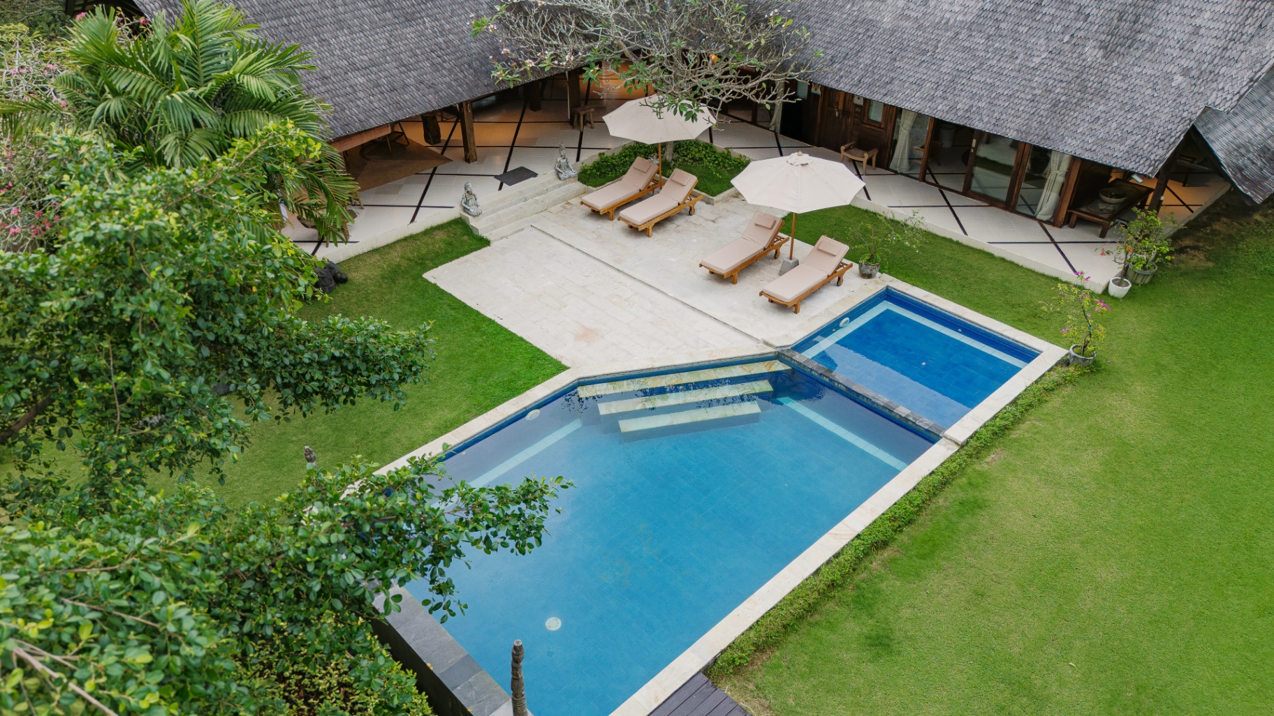 4BR Beachfront Luxury Villa Berawa, Free breakfast
