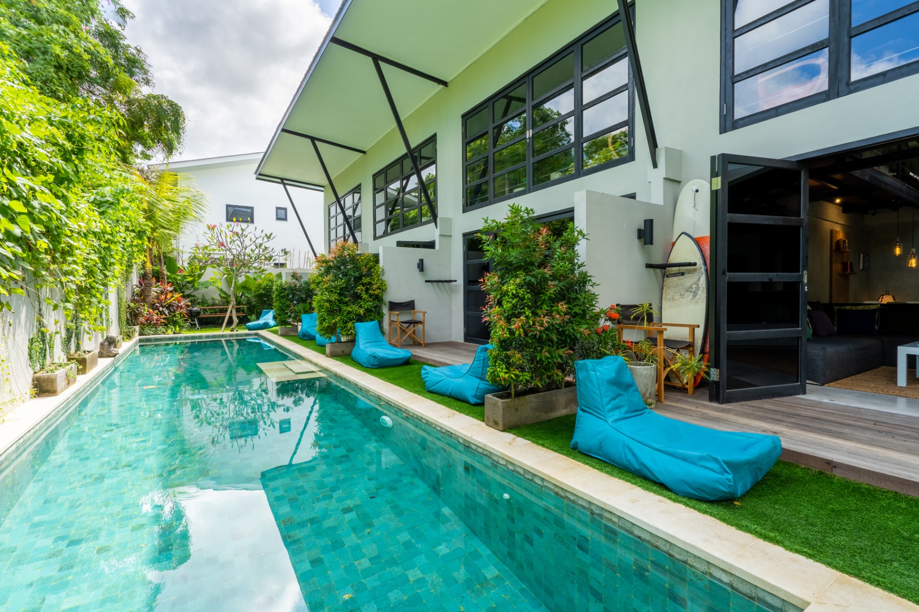 Cozy Loft with Pool, Garden & BBQ Near the Beach