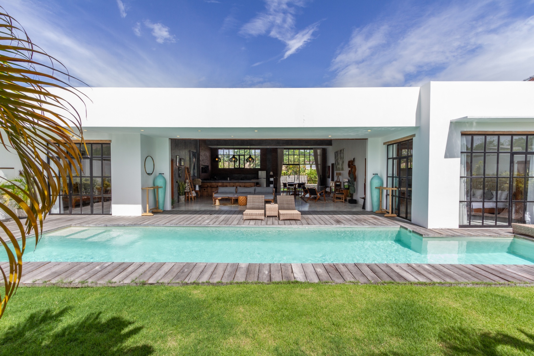 Villa Maje - Loft Style 3BDR Villa with Private Pool in Batubelig Seminyak