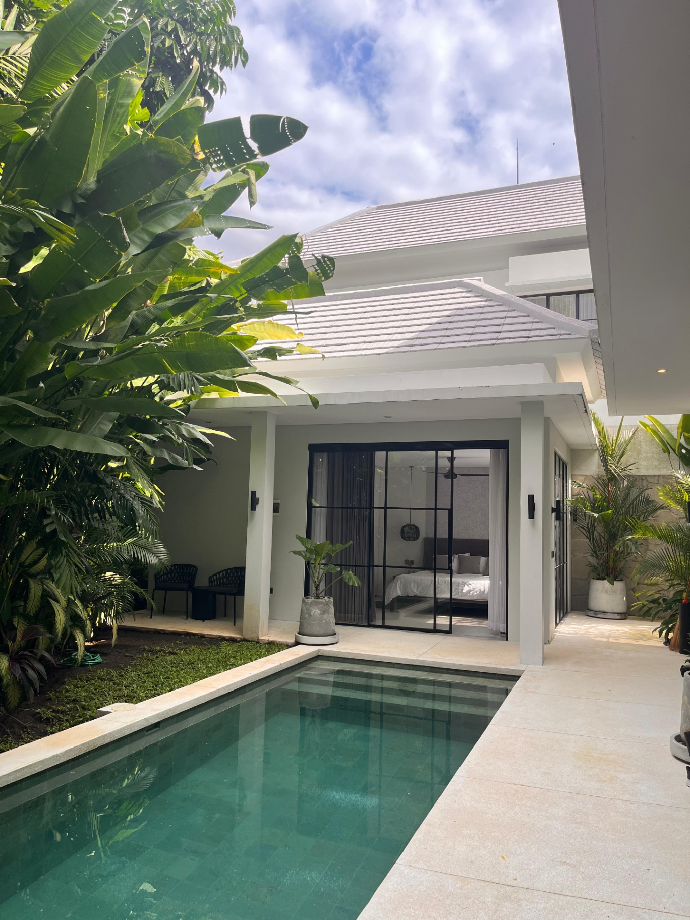 3 BEDROOM VILLA BY THE RIVER IN UMALAS II 