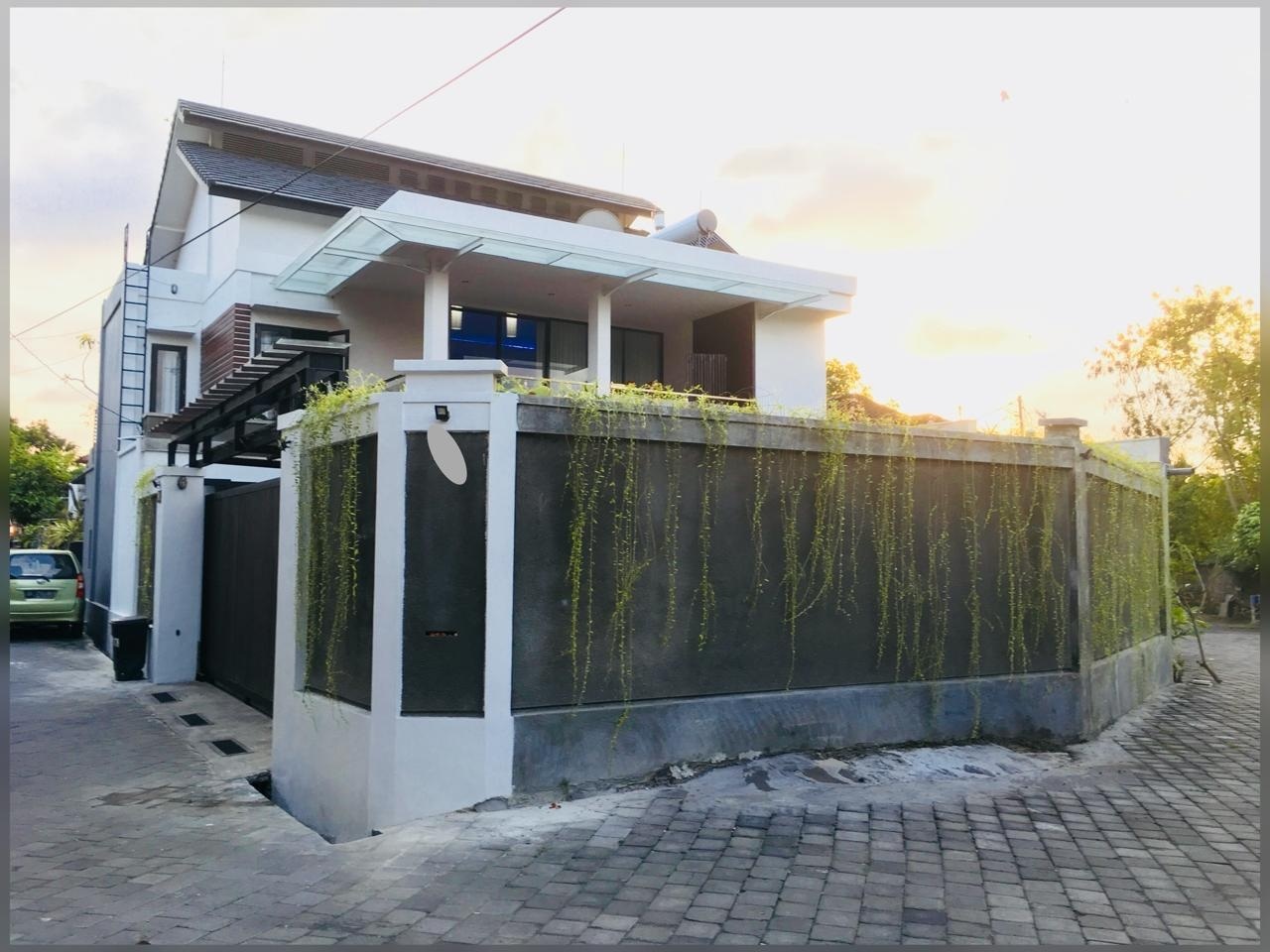 Villa image 1