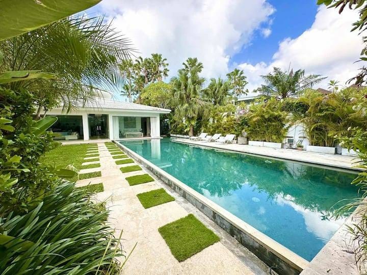 Villa For Rent 4 Bed In Berawa,Tibubeneng Bali PO-3401