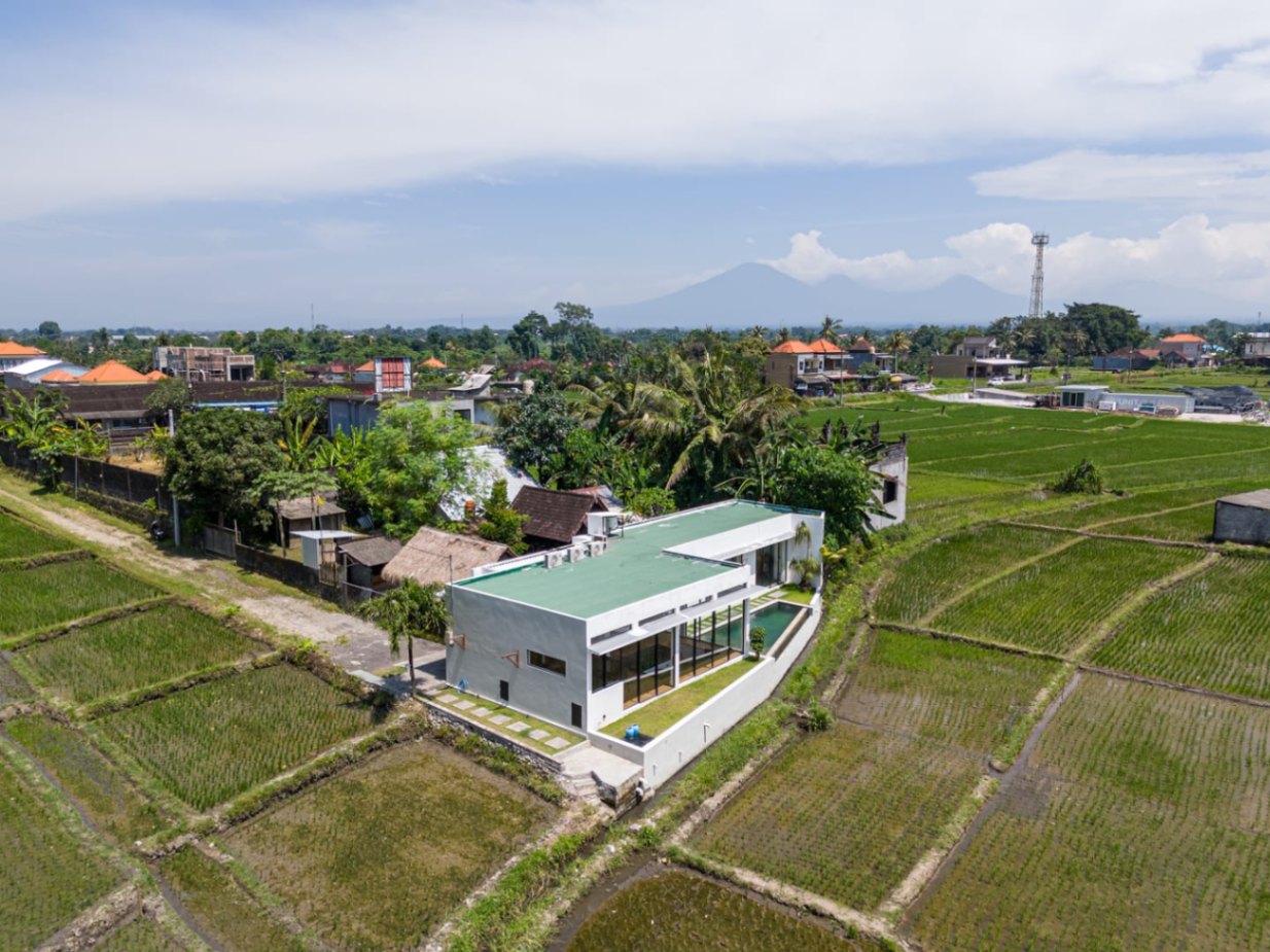 Villa image 1