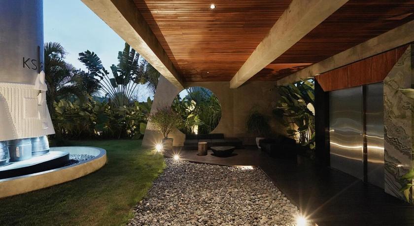 Villa image 2
