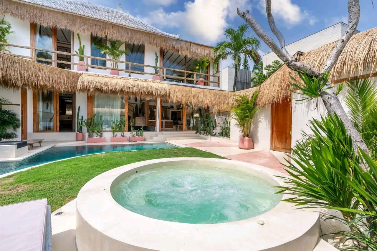 Villa For Rent 3 Bed In Berawa,Tibubeneng Bali EK-3514