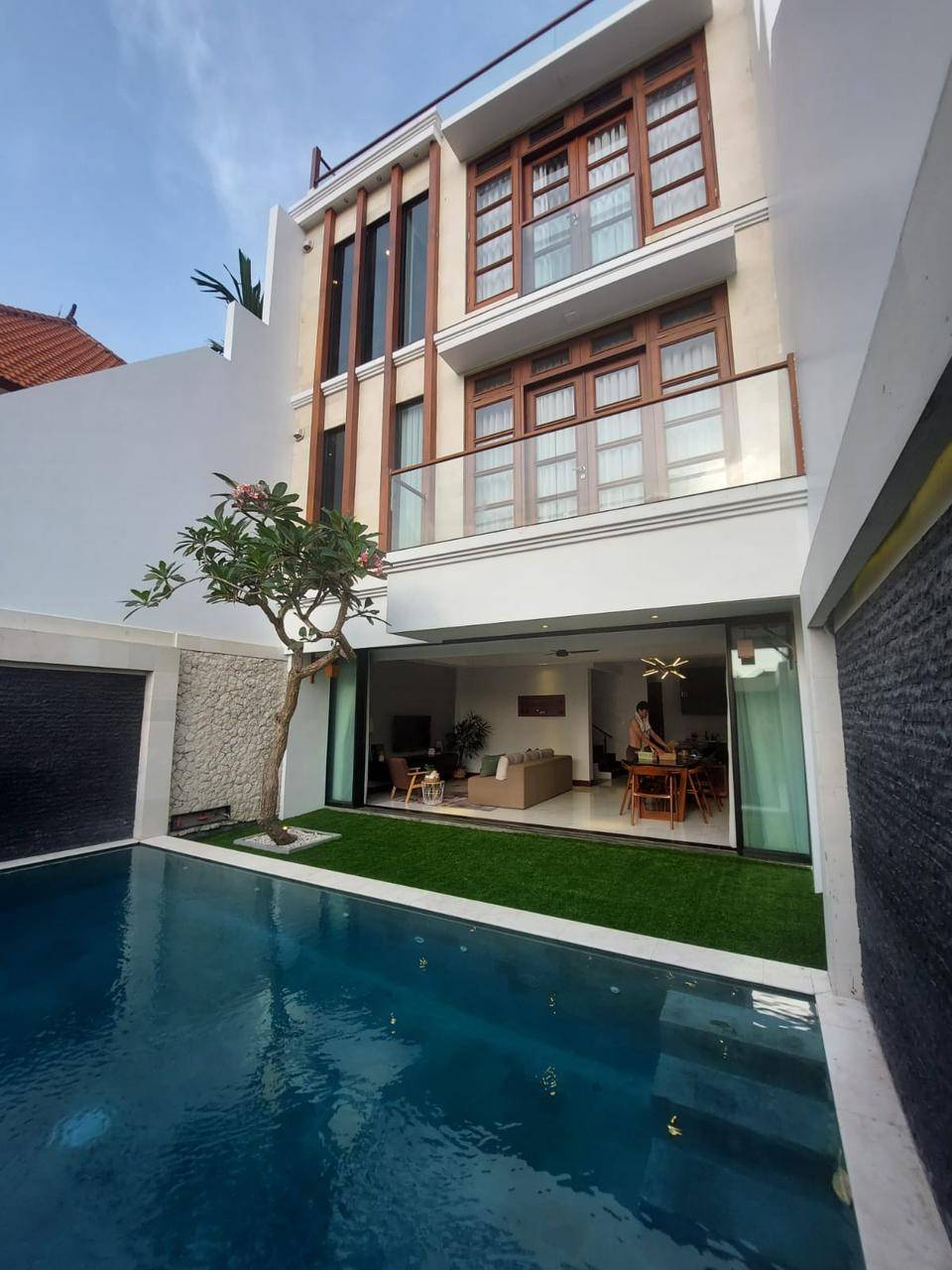 3BR Villa in Berawa w/ Rooftop & Office
