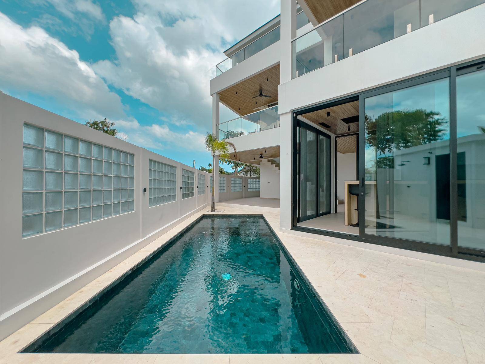 Ultra-Modern 5BR Smart Luxury Villa