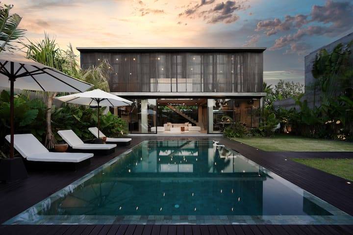 Villa image 1