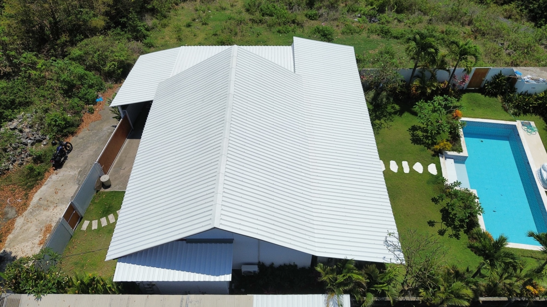 LUXURY VILLA IN NUSA DUA on 500m2  AVAILABLE OCTOBER 20th NO CONSTRUCTION.