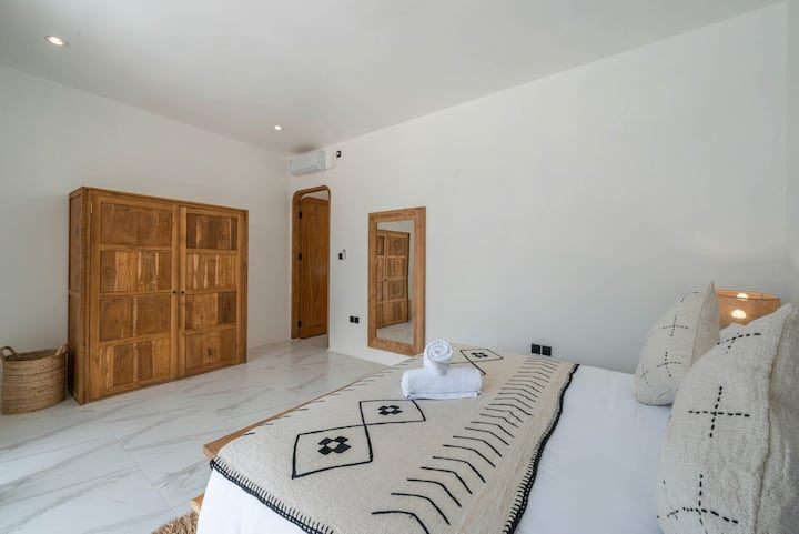 Villa image 2