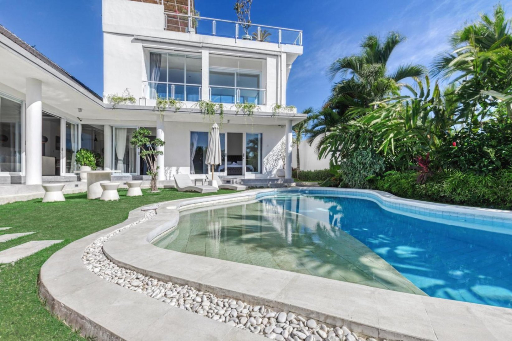 Villa image 1