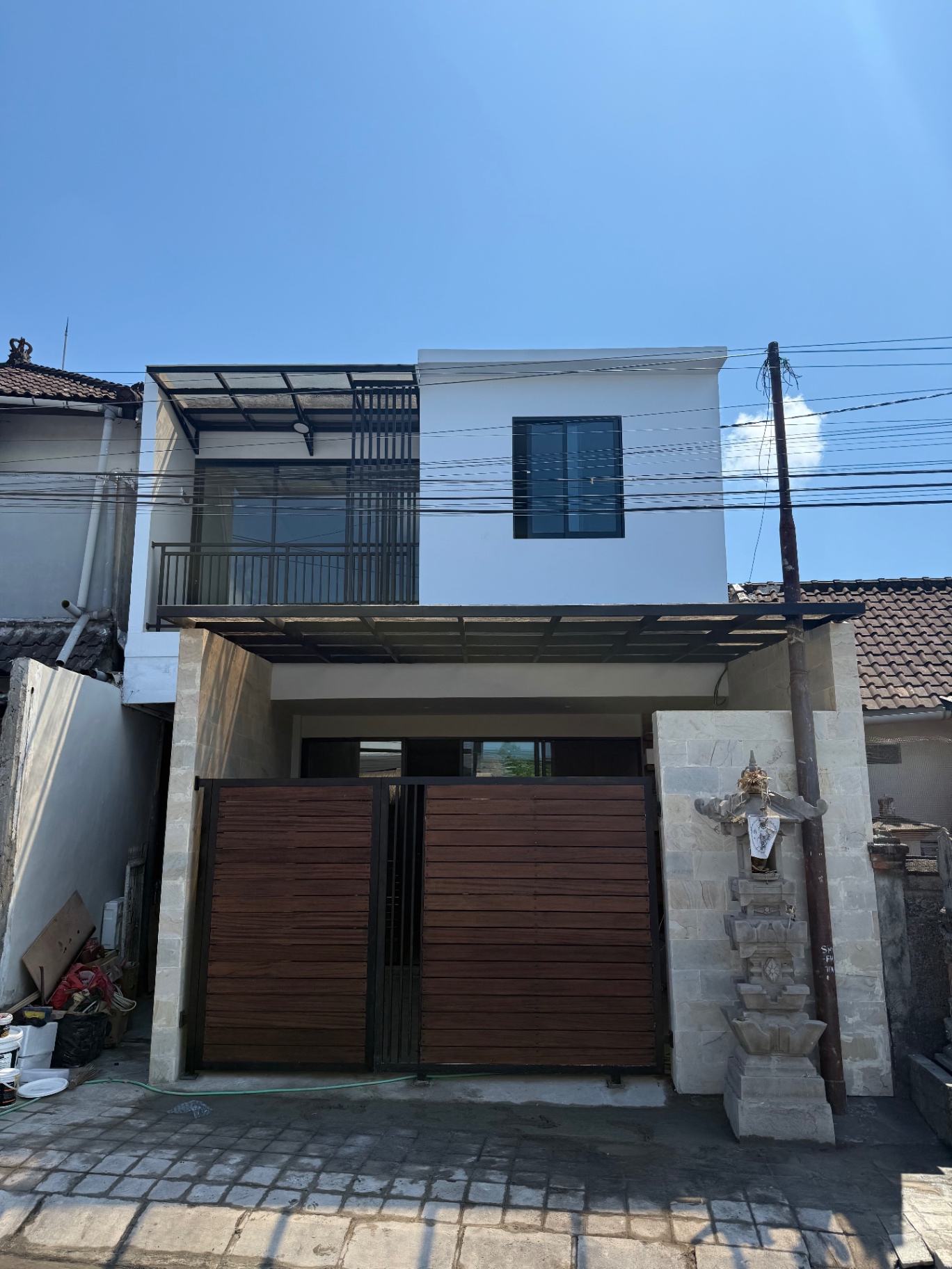 Modern 3-Bedroom Villa with Jacuzzi in Central Location