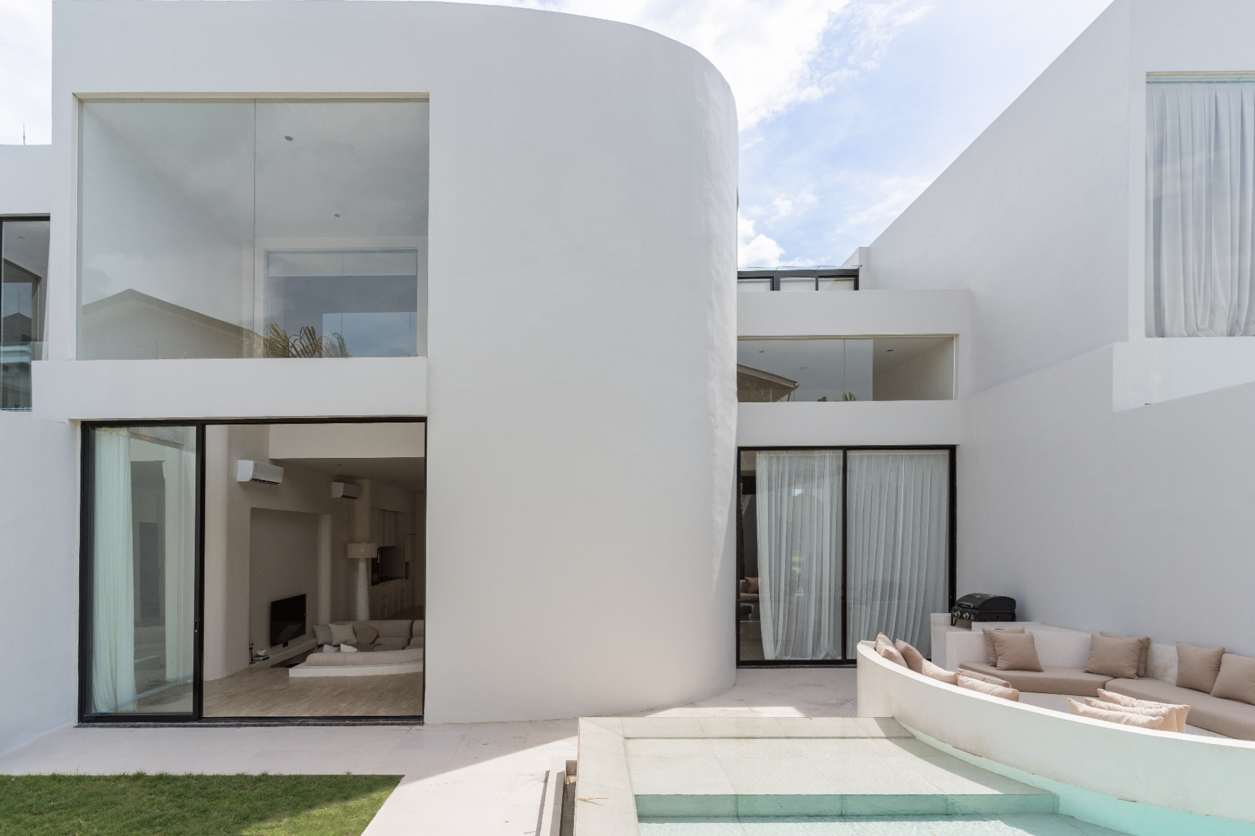 Villa image 1