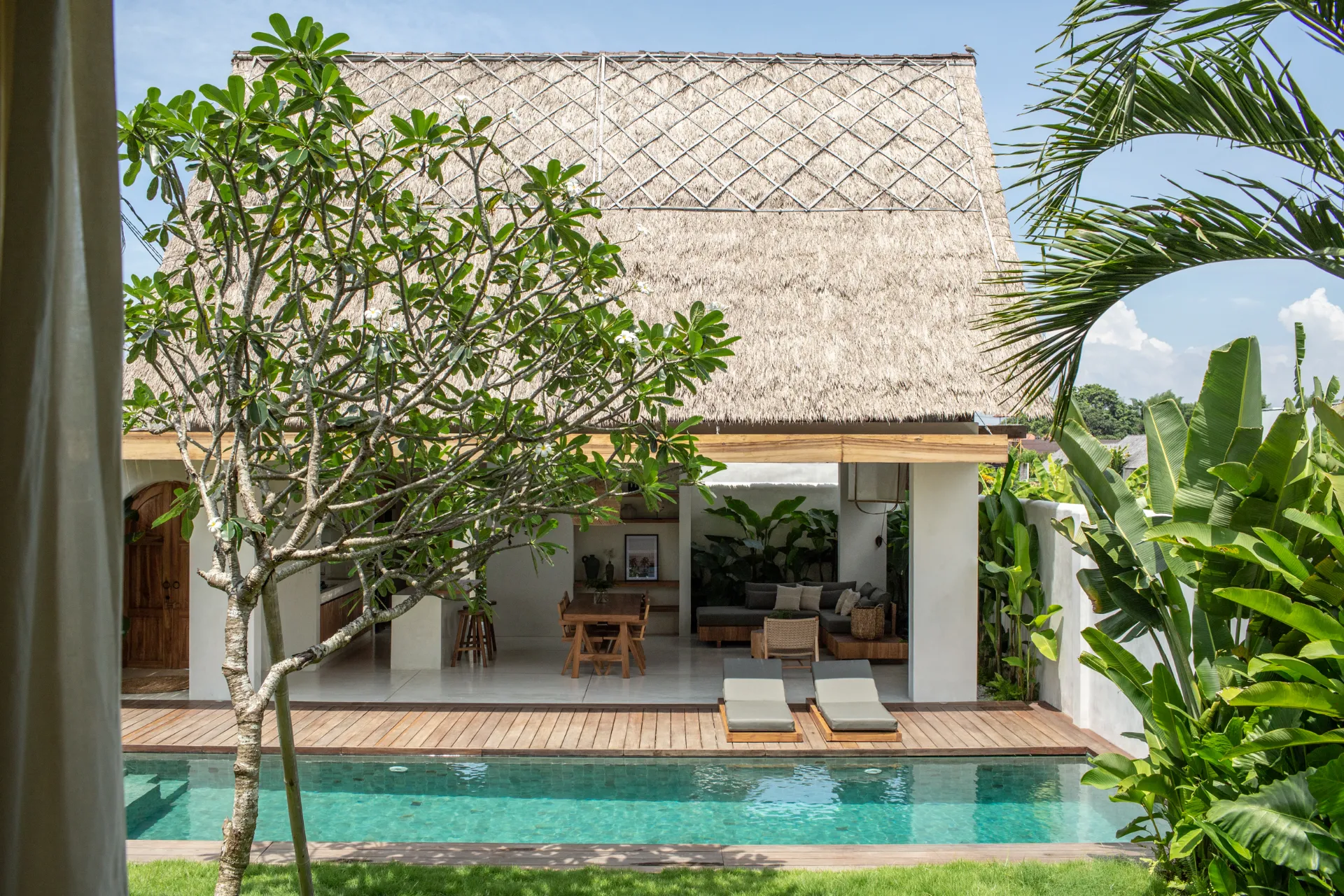 Leasehold Villa Batu Bolong, Bali – Beachside 3BR with Spacious Garden (NA115)