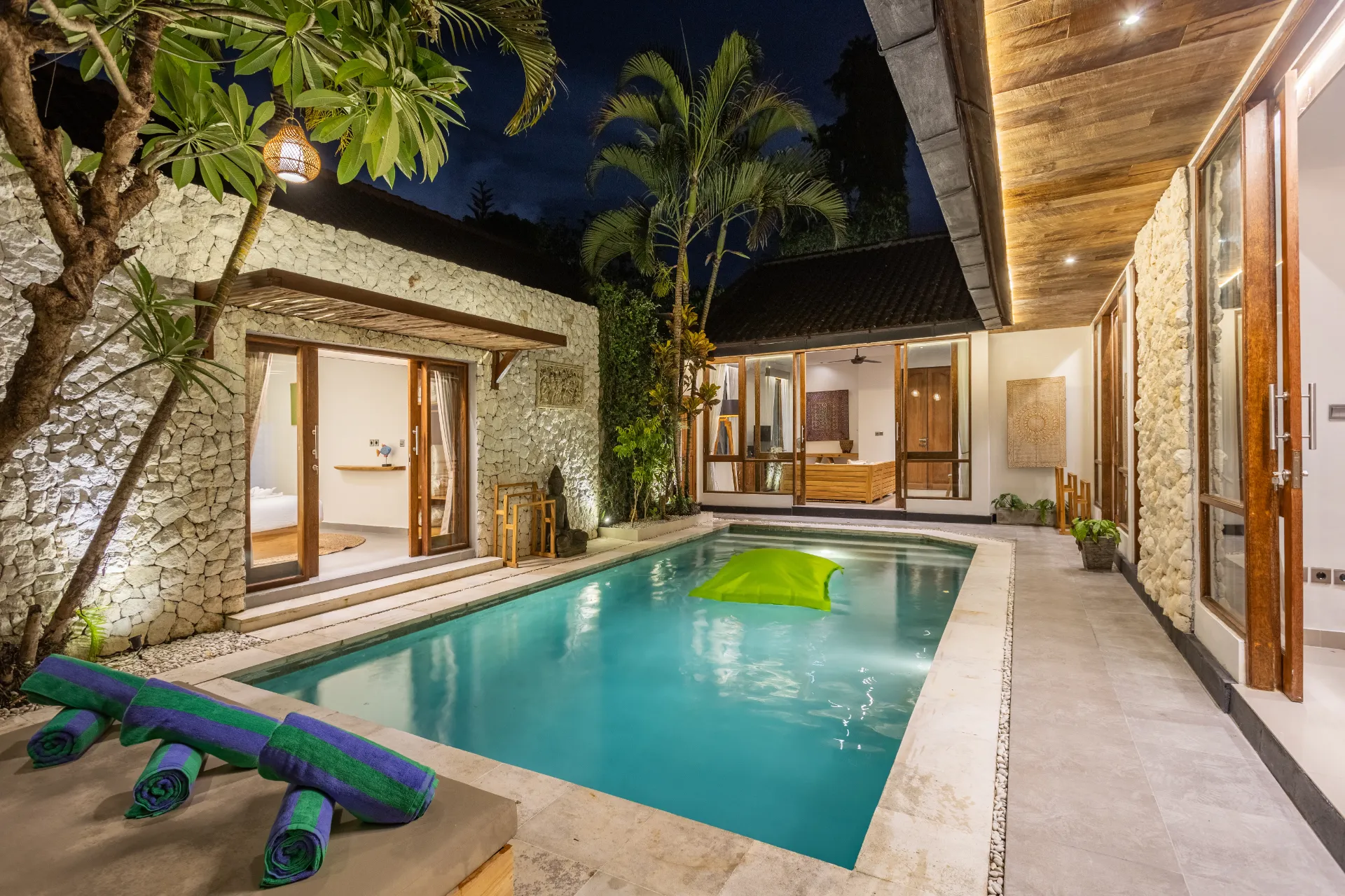 Villa Kiaja - Contemporary 3 Bedroom Villa in Kerobokan 