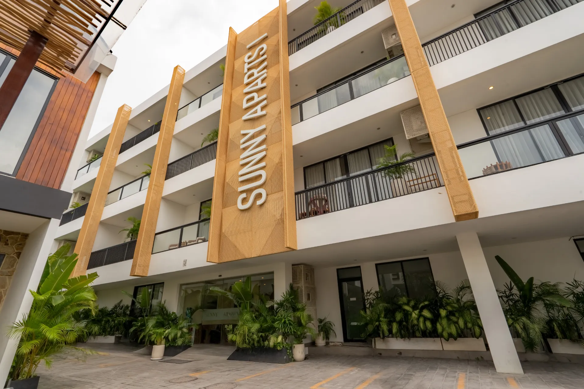 Sunny Bloom - NEW Urban 1BR Suite Canggu w/ Pool & Co-Work Space