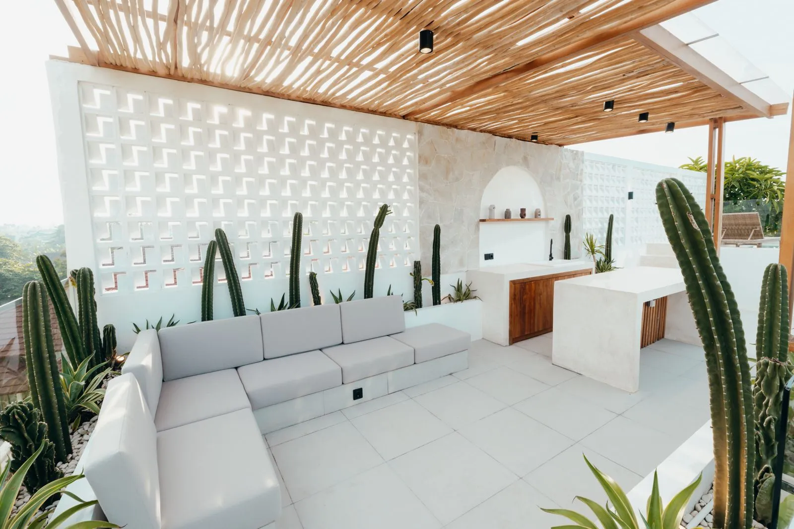 3 BEDROOM VILLA FURNISHED FOR MONTHLY & YEARLY RENT IN UMALAS โ IB83 in Seminyak - Image 3