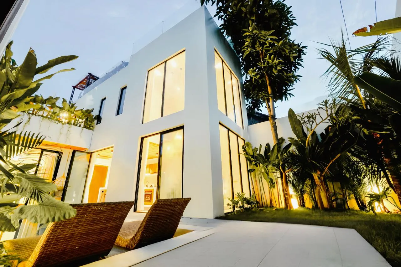 3 BEDROOM VILLA FURNISHED FOR MONTHLY & YEARLY RENT IN UMALAS โ IB83 in Seminyak - Image 2