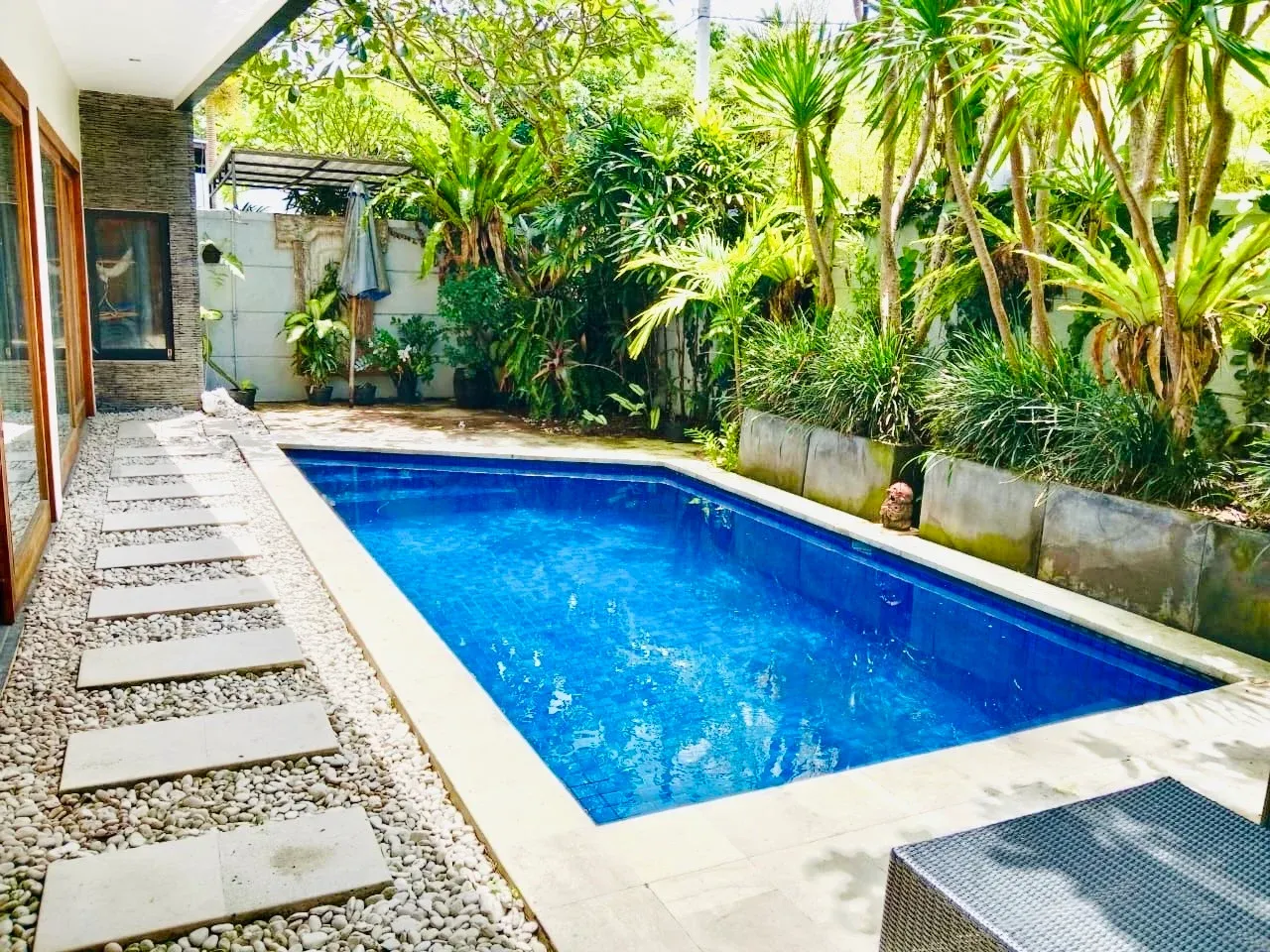 3 BEDROOMS VILLA FOR RENT & FREEHOLD SALE -YO192