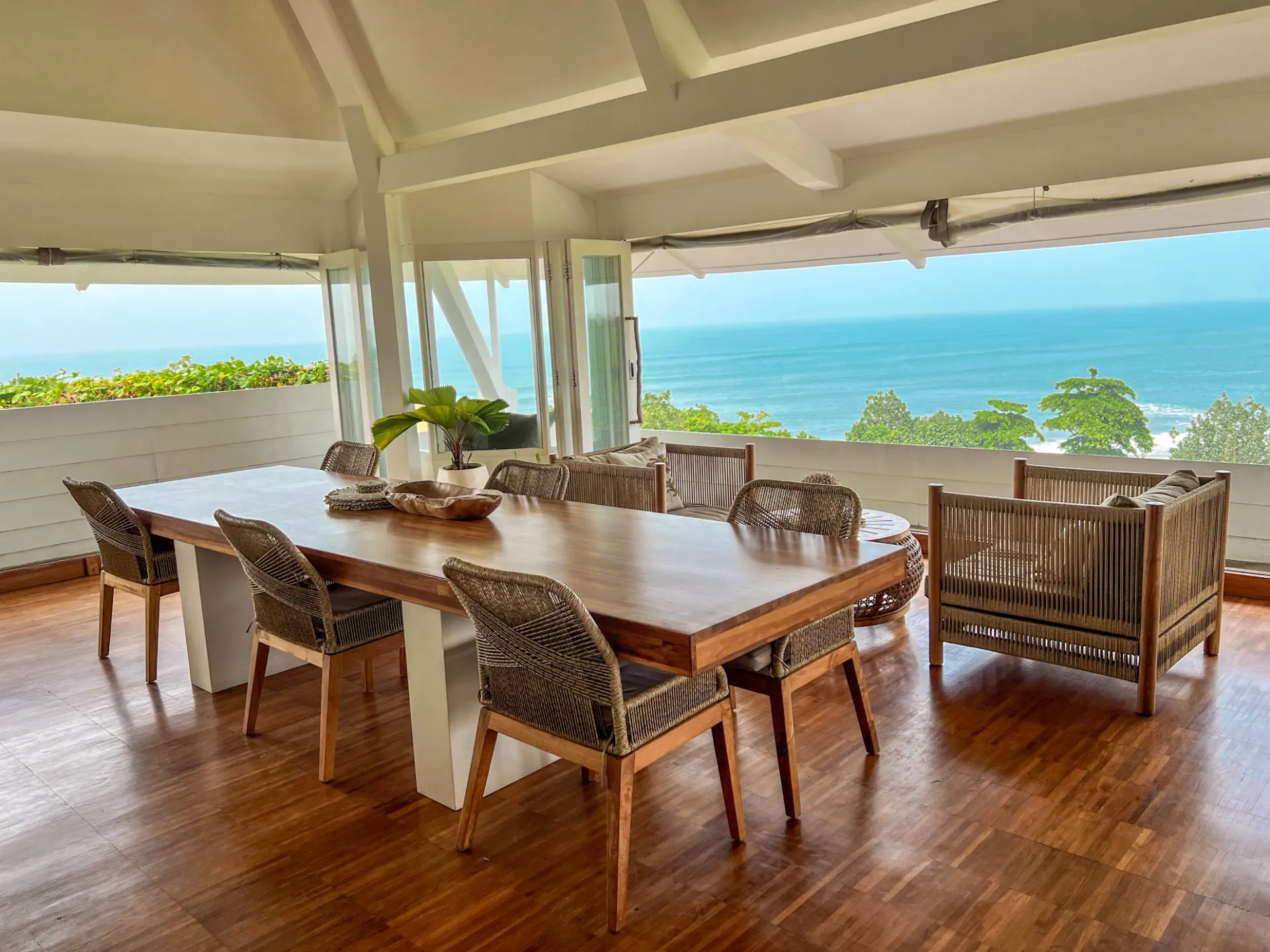 All Included - 2BR Apartment with 270 View