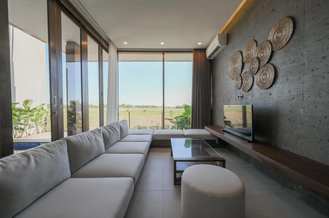 Villa Garyati - Modern 2-Bedroom Villa with Rice Field & Ocean View