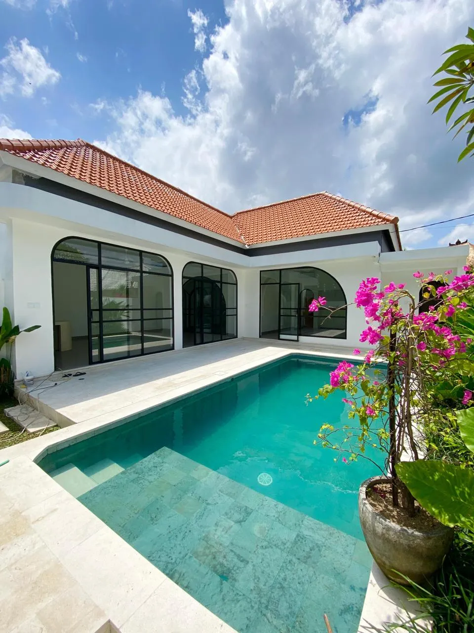 20- YEAR LEASEHOLD BRAND NEW MODERN TROPICAL 2-BR VILLA IN BERAWA CANGGU