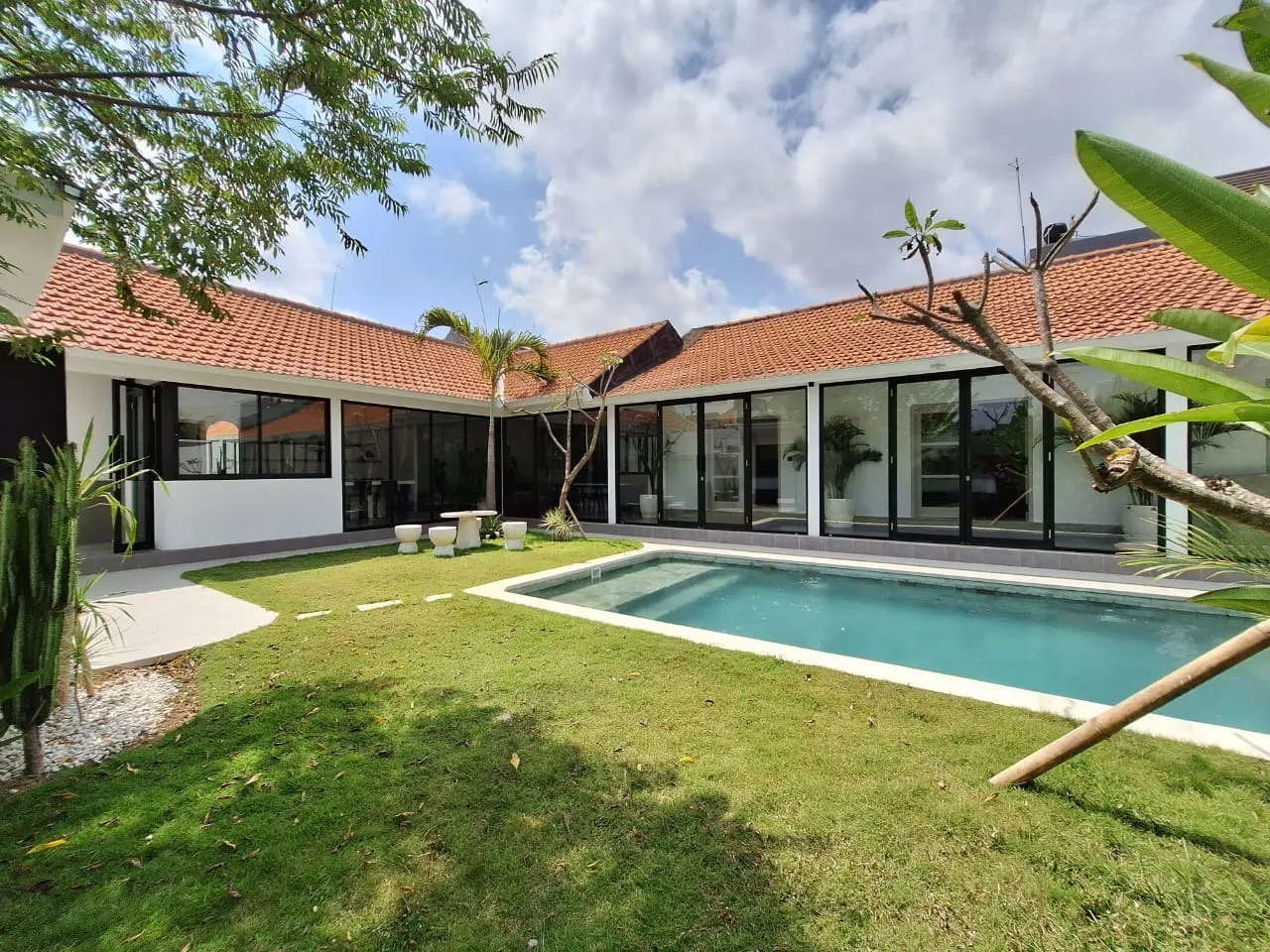 4BR VILLA FOR RENT AT KEROBOKAN | IT 624