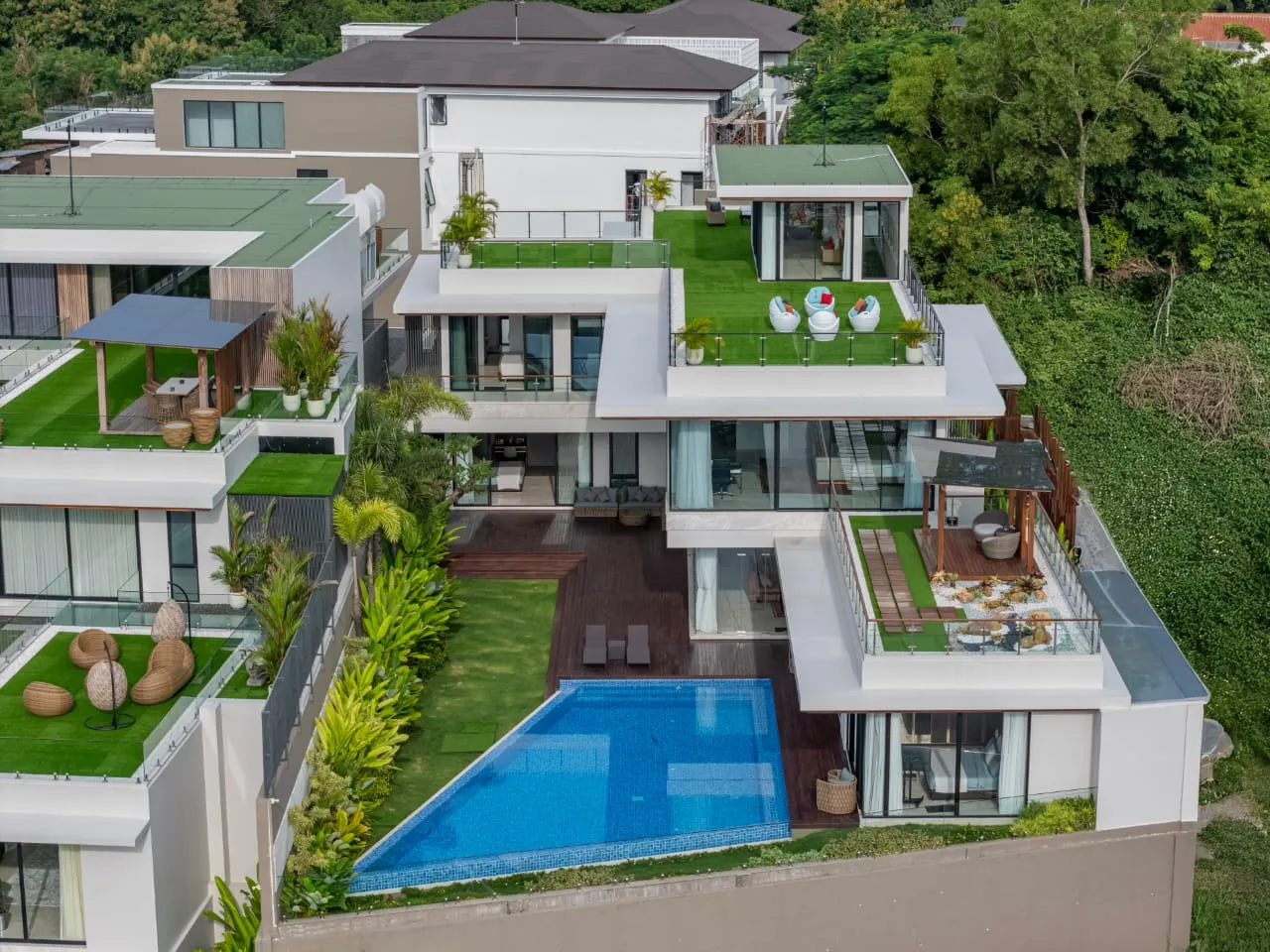 AVAILABLE FOR SALE AND RENT 5 BEDROOMS LUXURY VILLA IN UNGASAN 