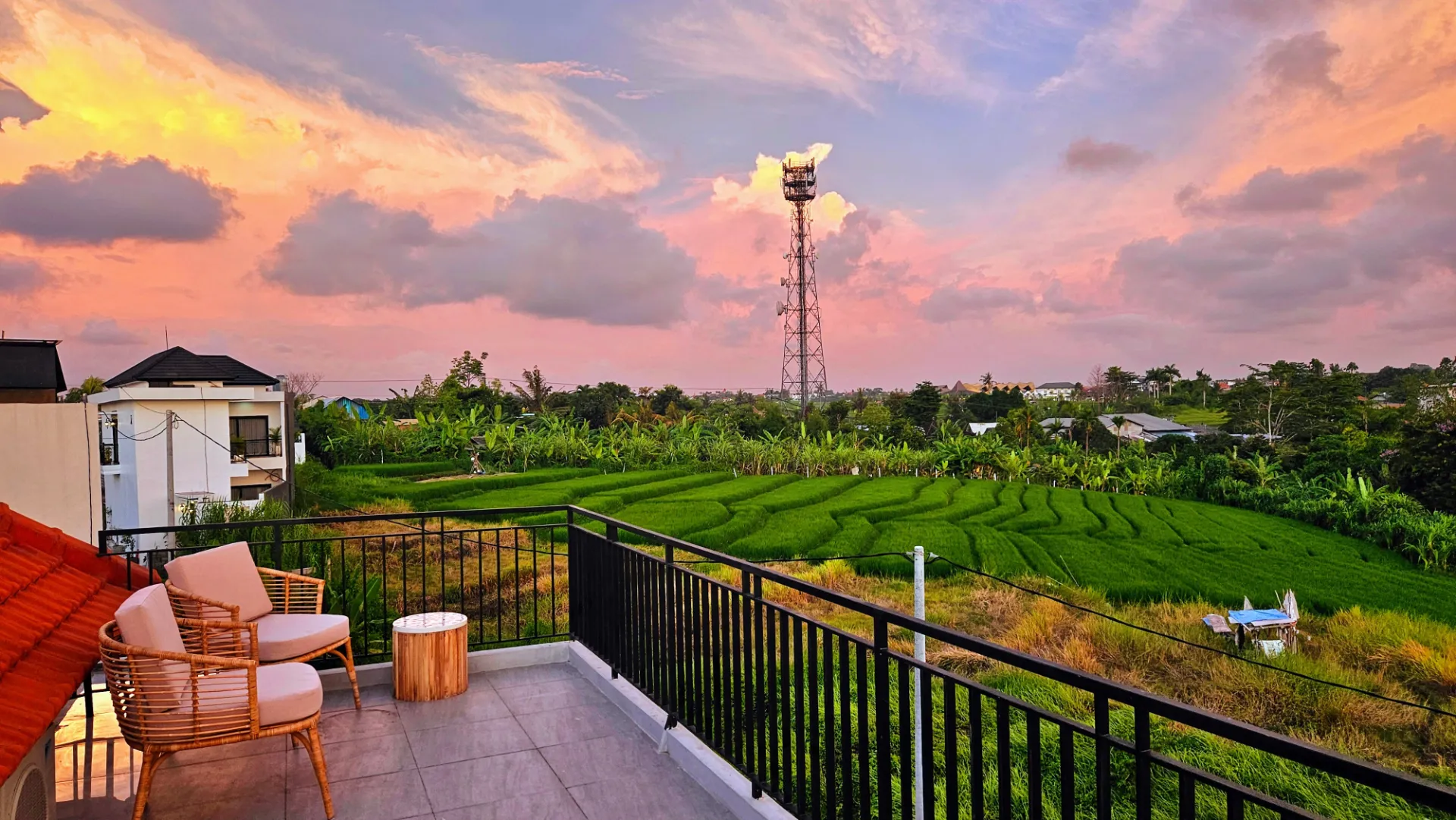 4 Bedroom Villa - Pererenan (Jl. Sempol) - 7 mins to the beach.