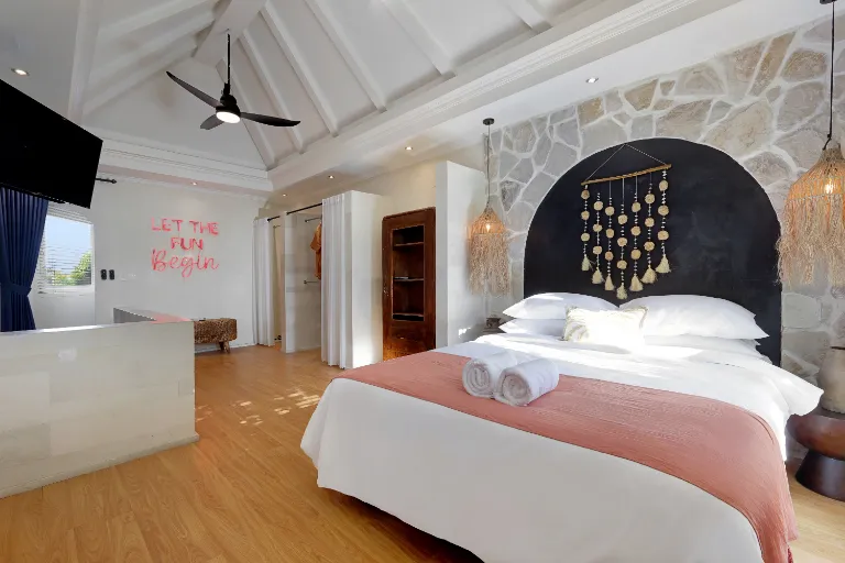 1BR VILLA CENTRAL CANGGU w/ office, full kitchen & staff in Canggu - Image 2