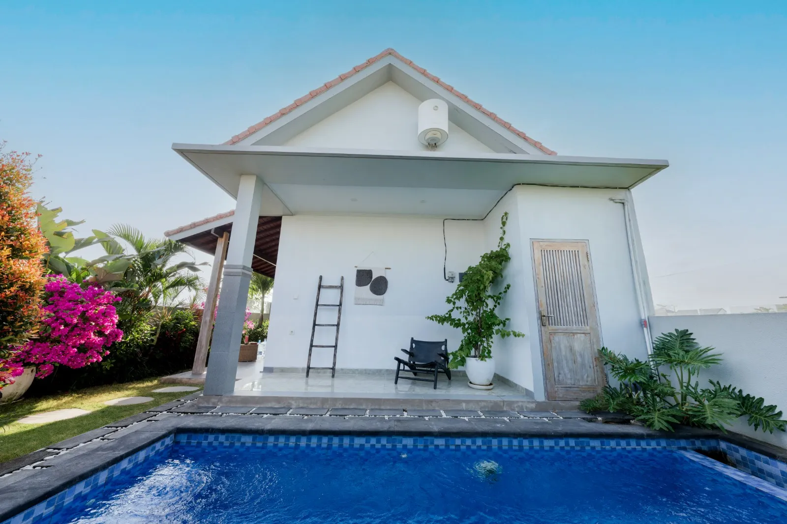 2BR Villa Pererenan walking distance to Warung El Passo