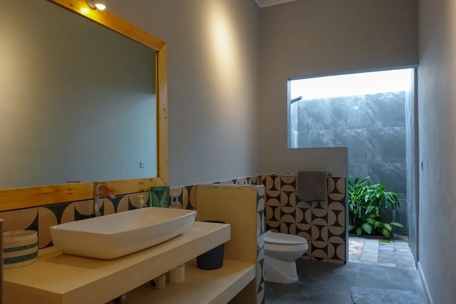 4-Bedroom Riverside Villa with Infinity Pool and Rice Field Views in Buduk in Pererenan - Image 5