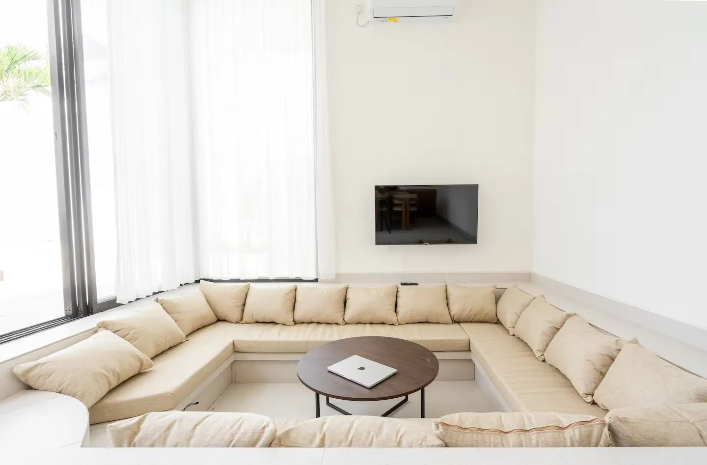 2 BEDROOMS VILLA FOR MONTHLY RENT IN PERERENAN - PANTAI LIMA - YO200A in Pererenan - Image 4