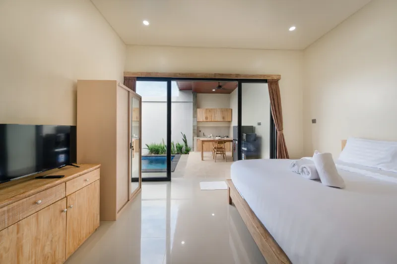 Newly Built 2BR Villa No Construction in Seseh - Image 2