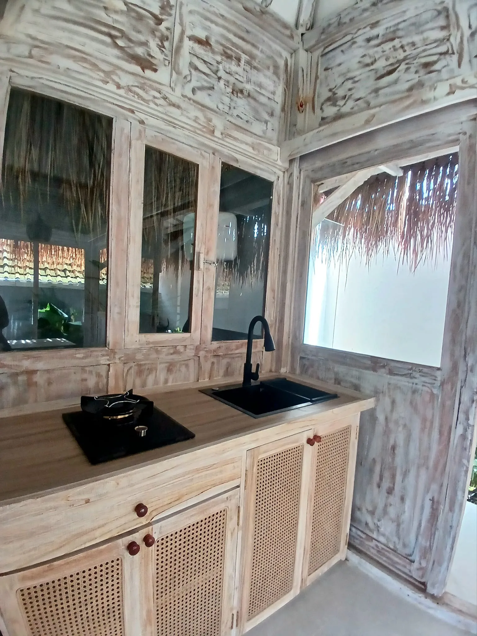 Wooden House with Private Pool in Pererenan - Image 4